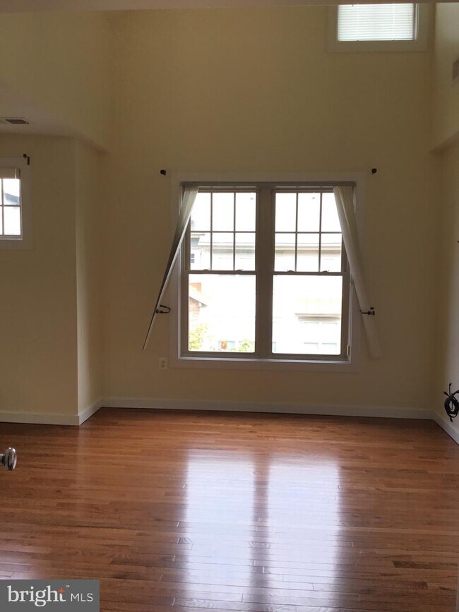 Building Photo - 13312 Sheffield Manor Dr