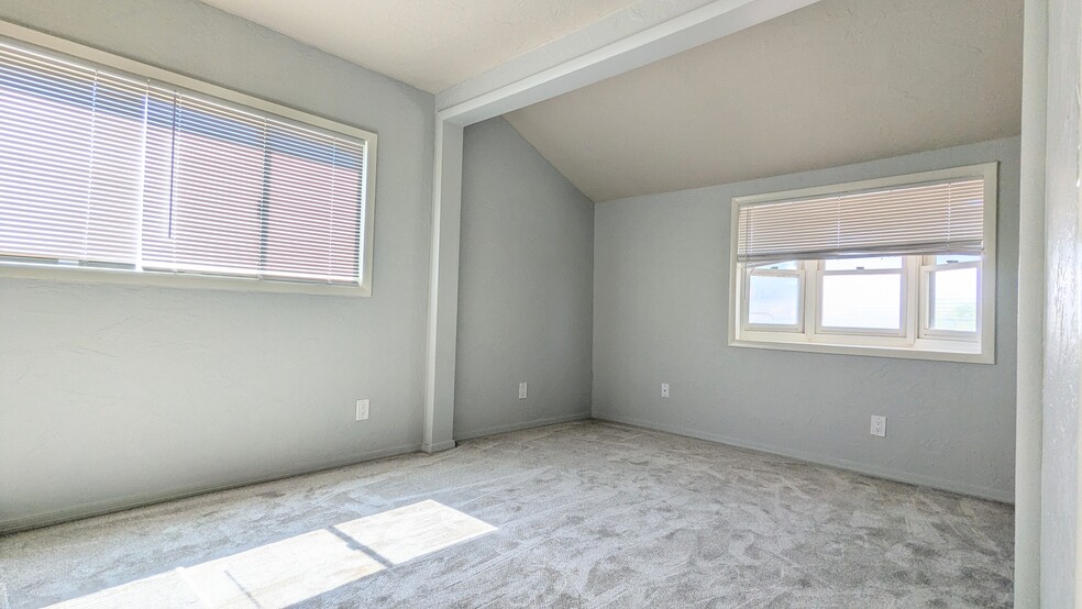 Building Photo - 591 S Nichols St