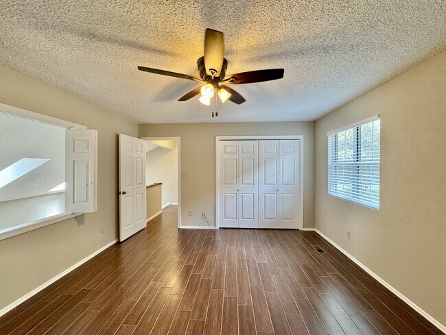 Building Photo - 205 Chota View Cir