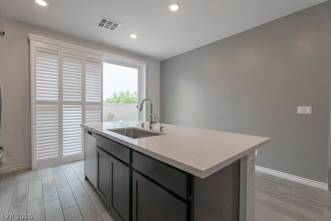 Building Photo - 8243 Vino Merlot Ave