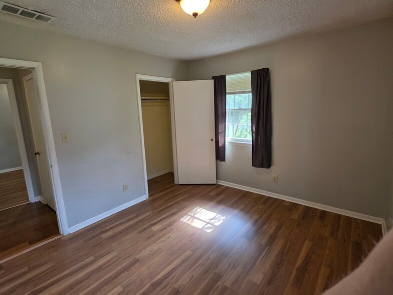 Building Photo - 906 Woodall Ln NW