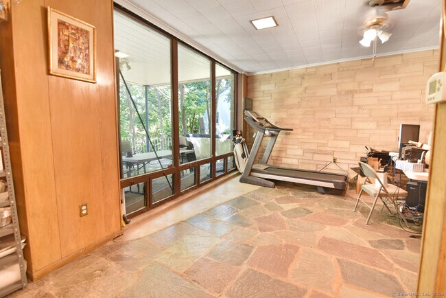 Building Photo - 541 Willow St