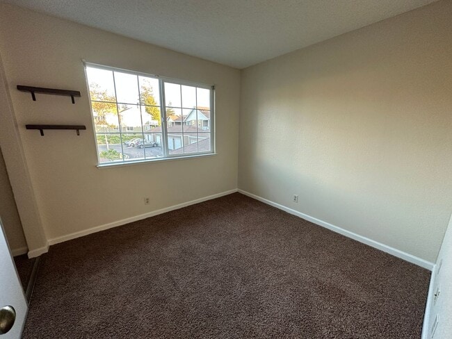 Building Photo - Second Story Lori Drive Condo