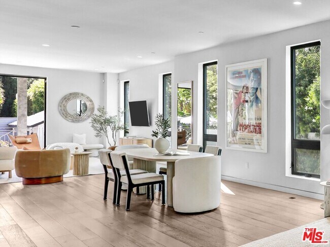 Building Photo - 1724 N Sierra Bonita Ave