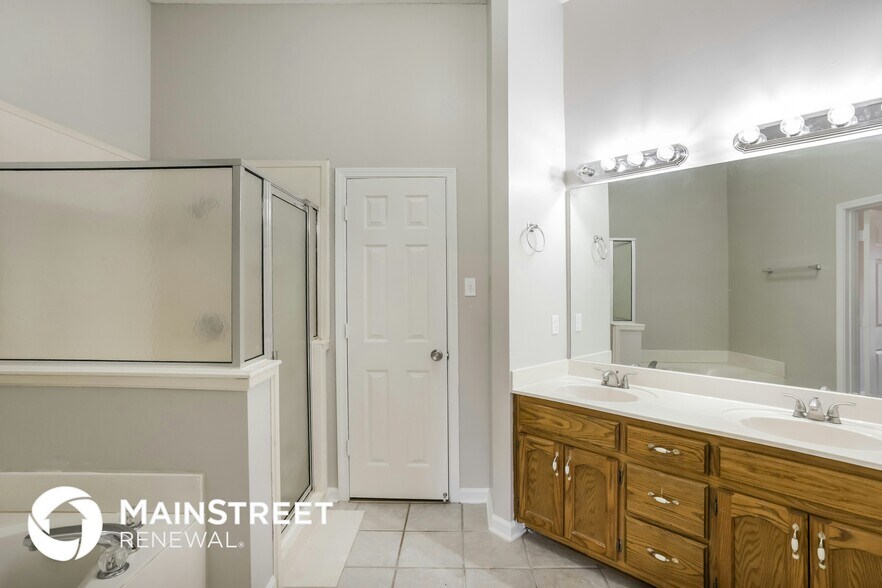 Building Photo - 9950 Southbend Ln