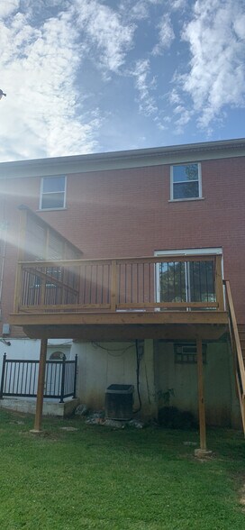 Building Photo - 16 Kyles Ln