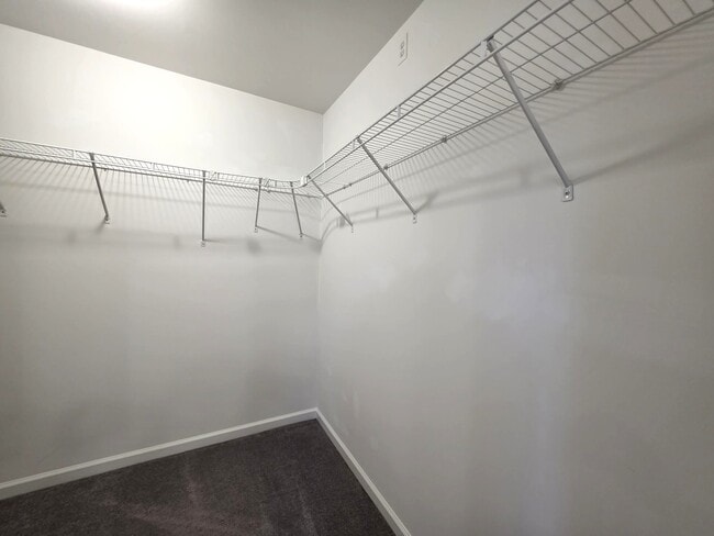 Building Photo - 102 Hunter's Way