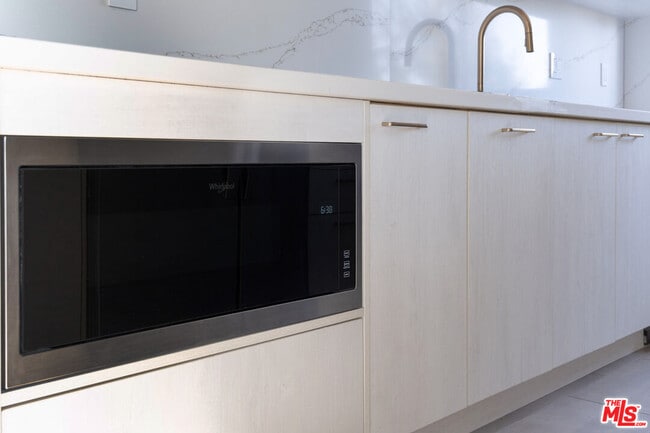 Building Photo - 8401 Fountain Ave