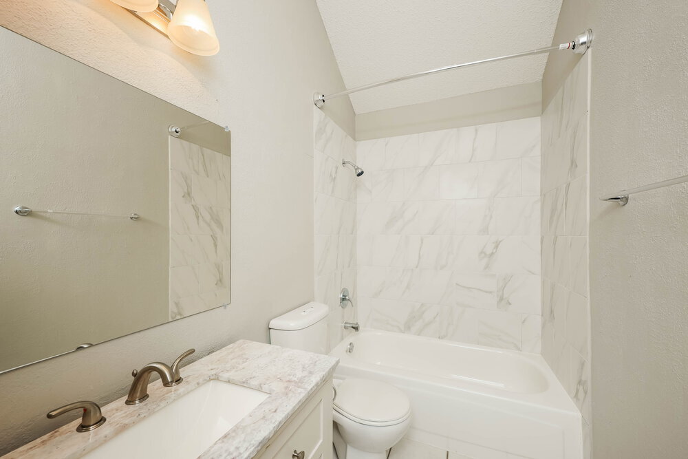 Building Photo - 416 Deauville Dr