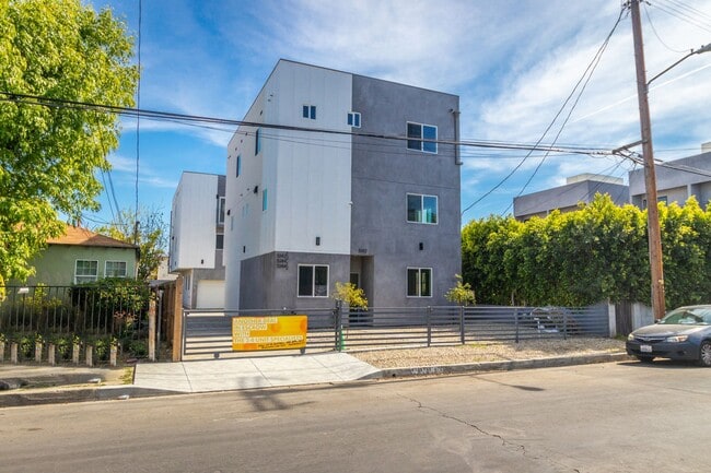 Building Photo - 5142 Riverton Ave