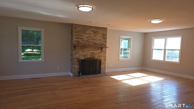 Building Photo - 387 Mixville Rd