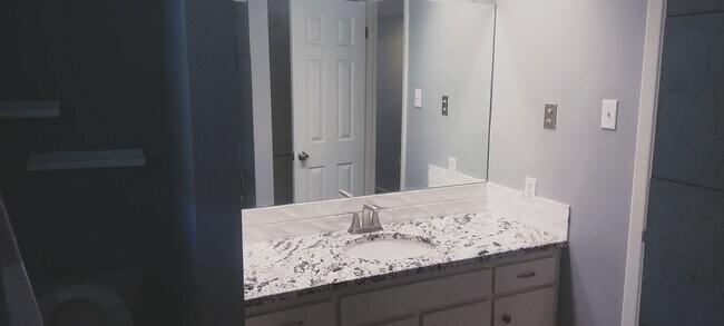Building Photo - 3 Bed 2 Bath Home!