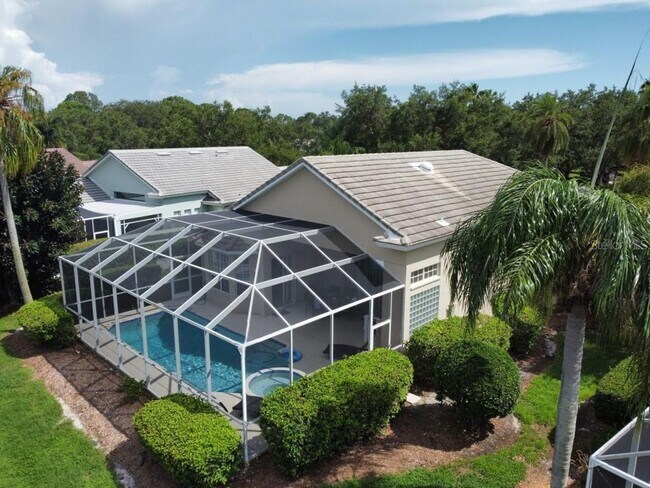 Building Photo - Rent a luxurious golf course lifestyle home in Sarasota, FL