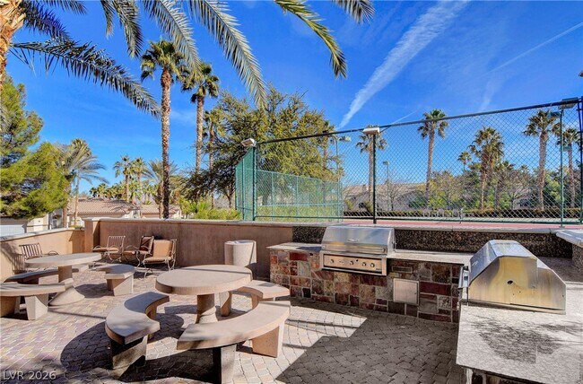 Building Photo - 2050 W Warm Springs Rd