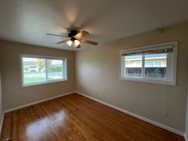 Building Photo - SPACIOUS 4 BEDROOM HOME IN SOUTH SALINAS