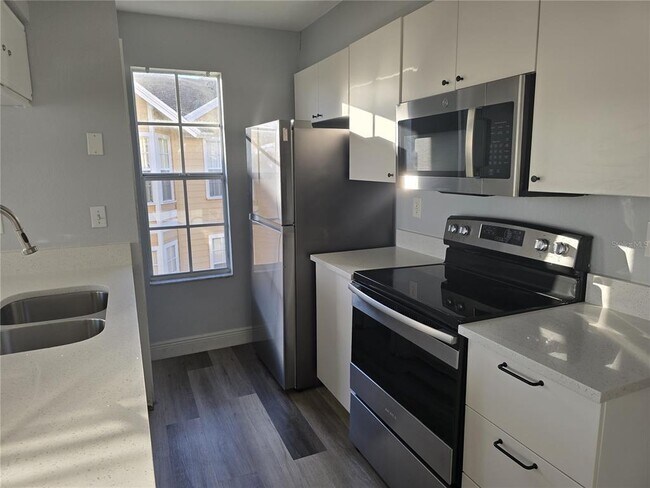 Building Photo - 2494 Sweetwater Club Cir