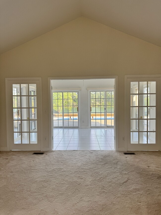 Building Photo - 513 Alexis Dr
