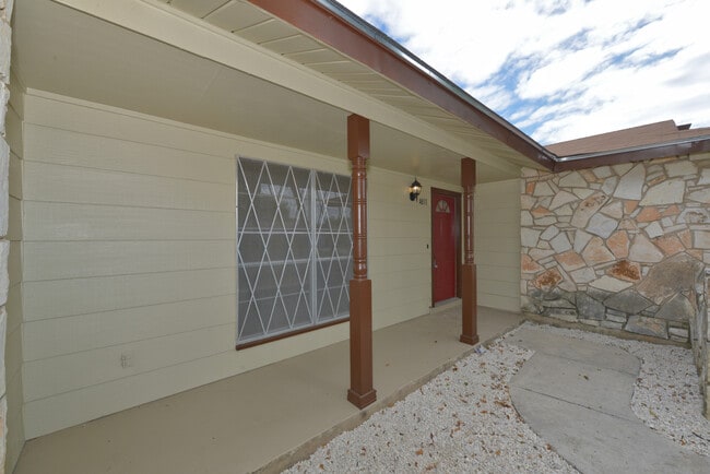 Building Photo - Beautifully remodeled 3 bed - 2 bath in Ki...