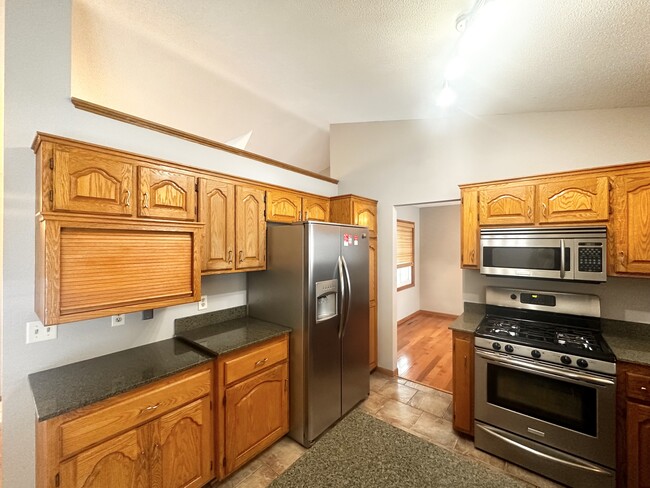 Building Photo - 9403 Lakeside Trl
