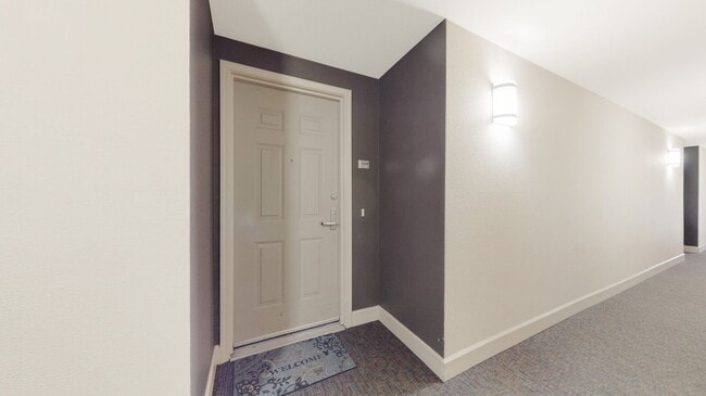Building Photo - 2 bedroom 2 bathroom condo