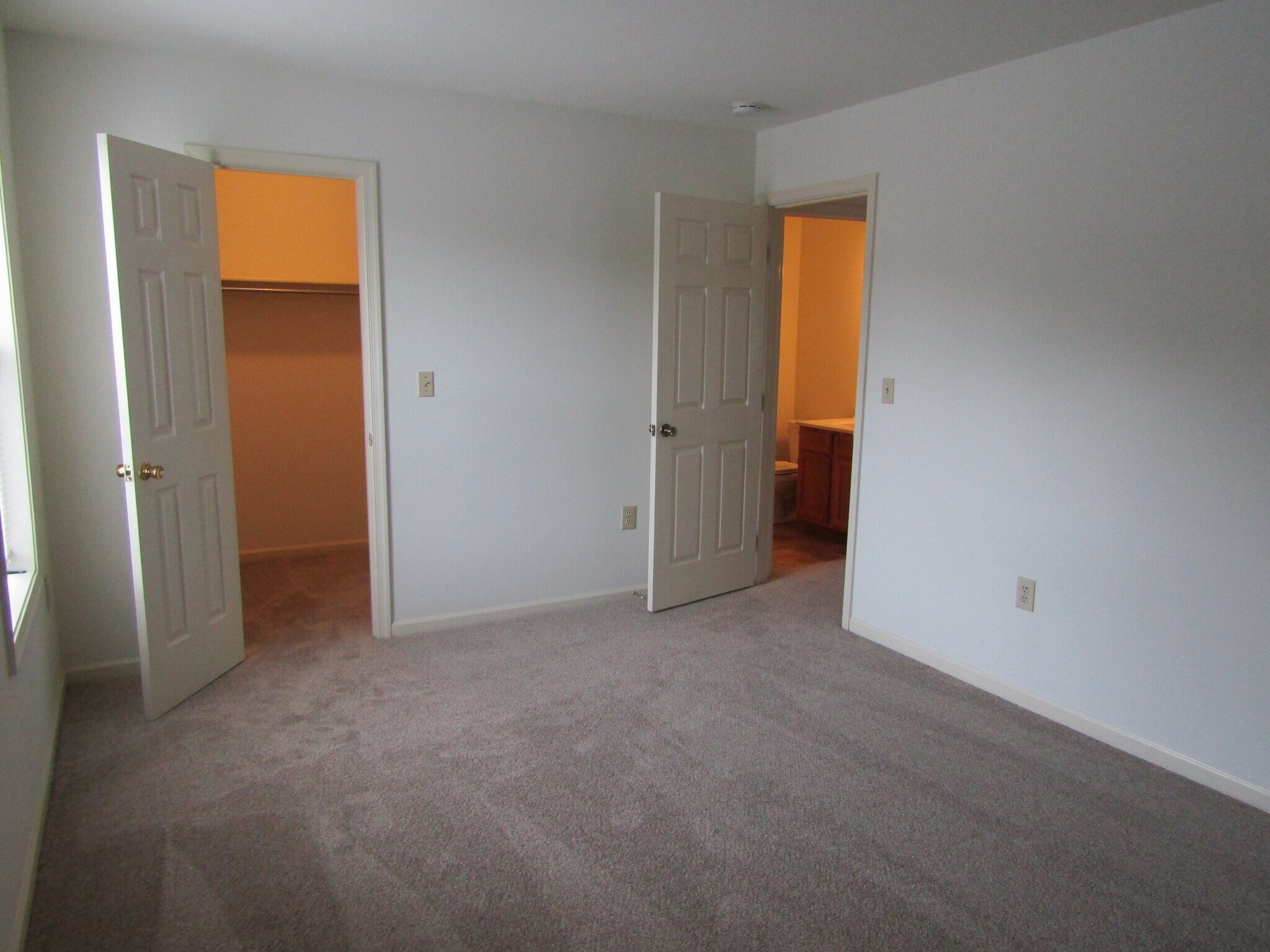 Building Photo - 52 Hilldale Dr