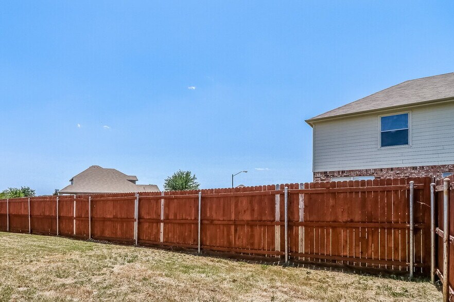 Building Photo - 1235 Sweetwater Dr