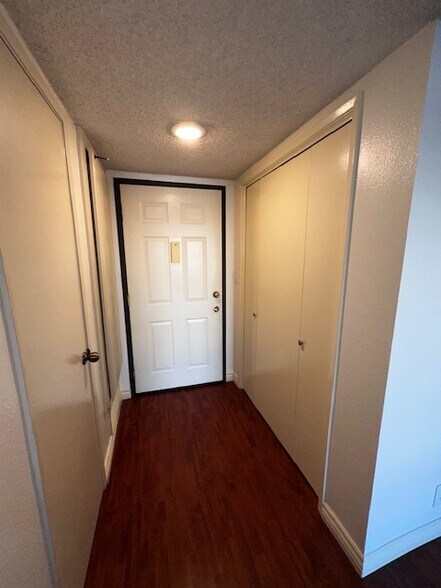 View of entrance - 121 S Swall Dr