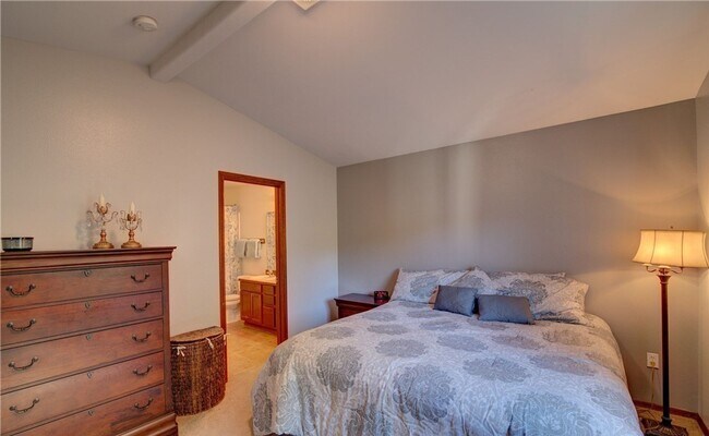 Building Photo - Beautiful 3 bed Home in Country Woods!
