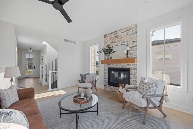 Building Photo - 16898 Madison Cir