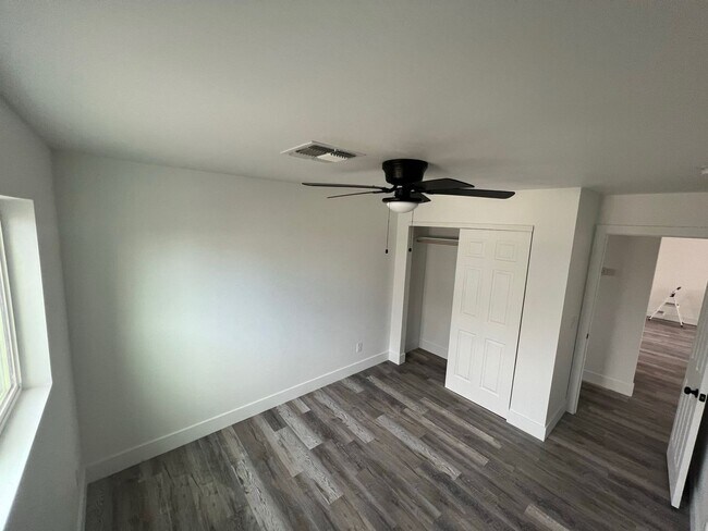 Building Photo - Remodeled 4 Bed/2 Bath in great ASU neighborhood
