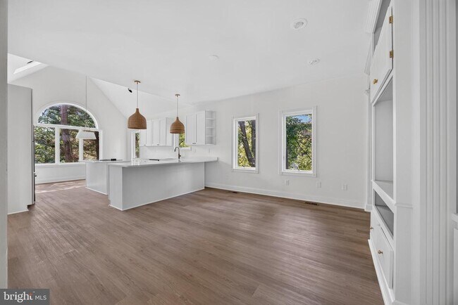 Building Photo - 221 Spring Race Ct