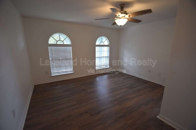 Building Photo - 5123 Spanish Oaks Dr