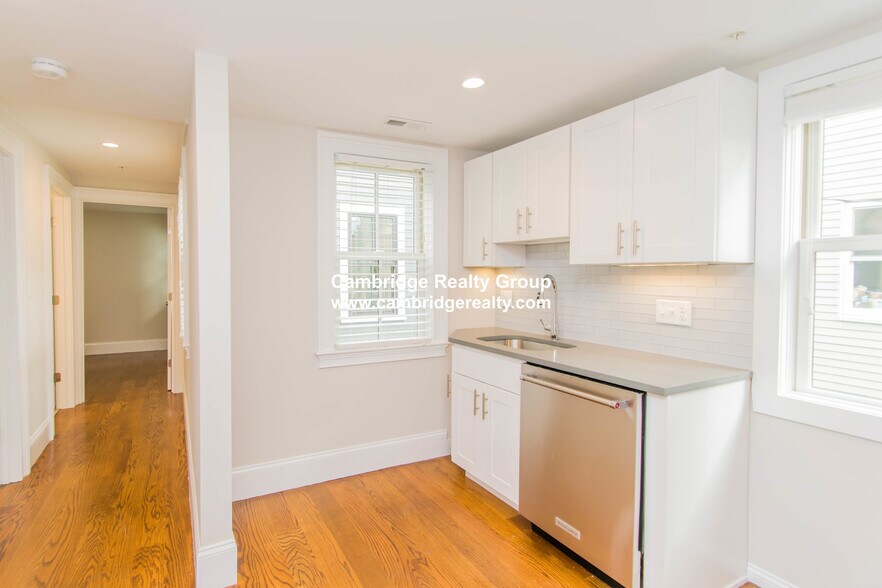 Building Photo - 114 Columbia St