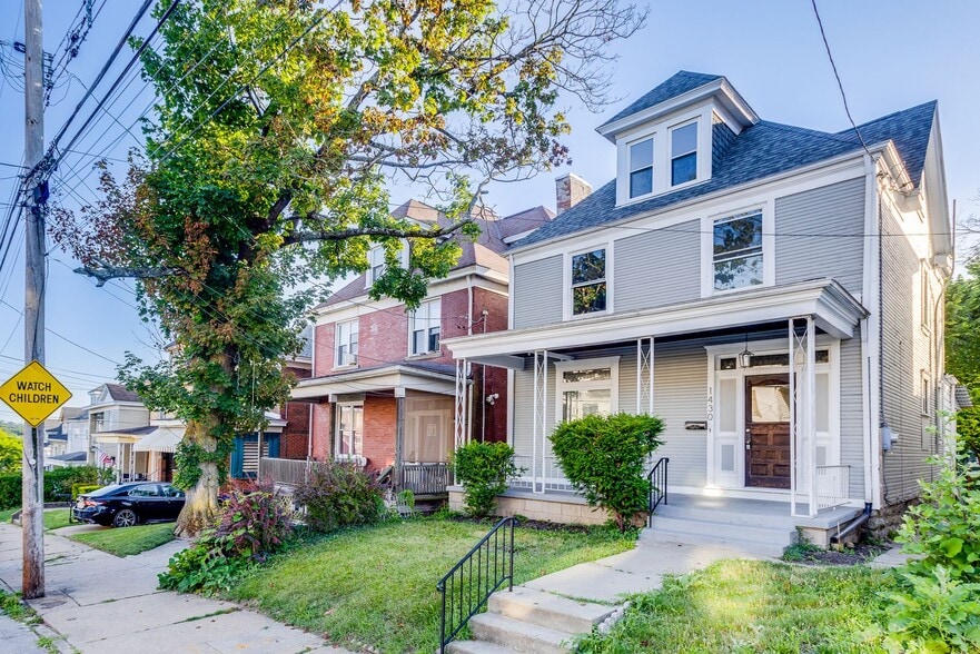 Building Photo - 1430 Rockland Ave