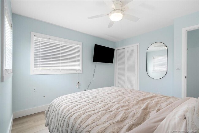 Building Photo - 901 E Madison Ave