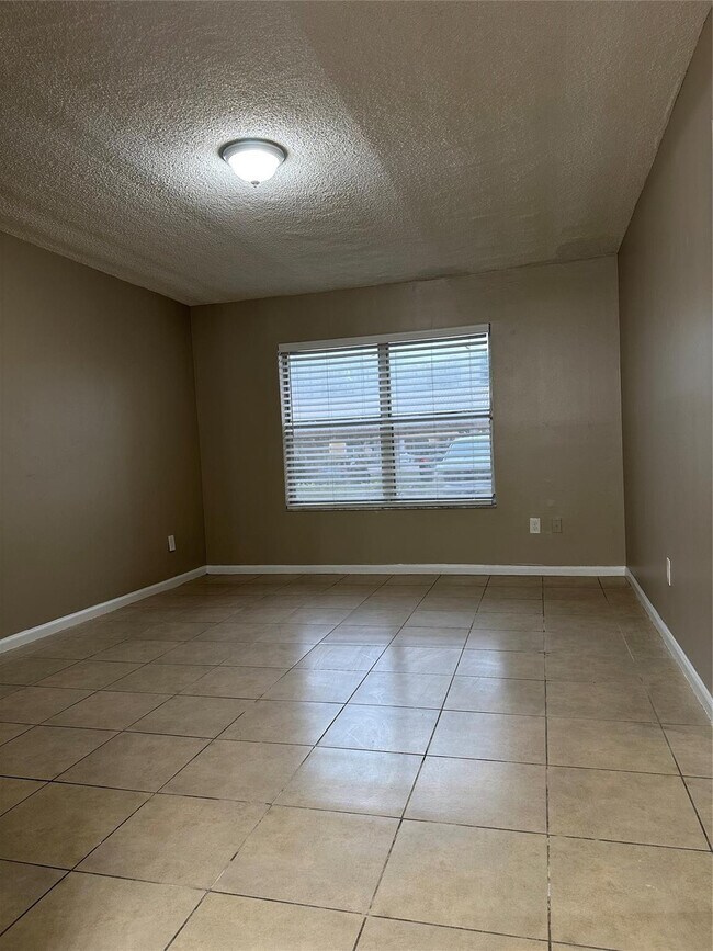 Building Photo - 5590 NW 61st St