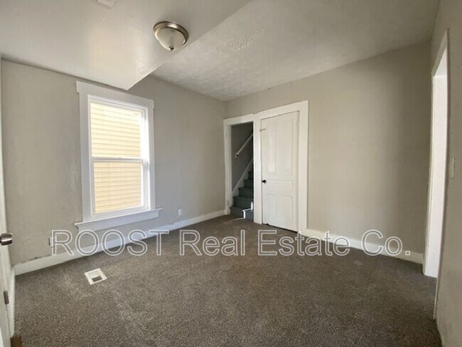 Building Photo - 209 N Irwin St