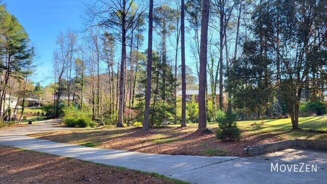 Building Photo - 4711 Highview Pl