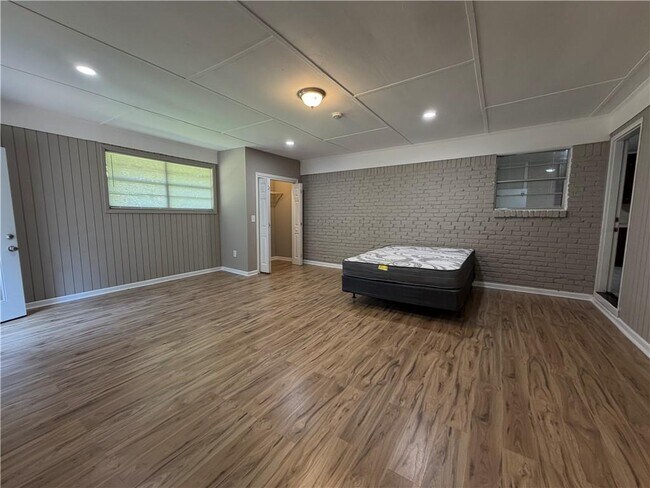 Building Photo - 976 Dogwood Way NW