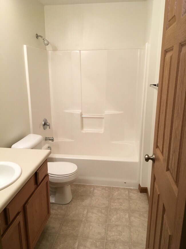 Building Photo - 2207 Shamrock Ln