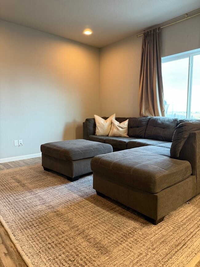 Building Photo - 3 Bed/2.5 Bath Home with Garage / Available Soon / Special Offer