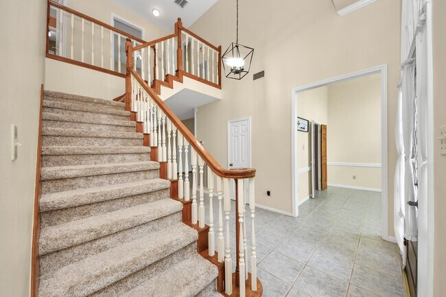 Building Photo - 10503 Great Plains Ln