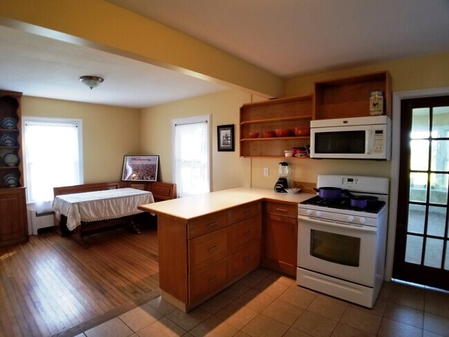 Building Photo - 27 Yasgur Rd