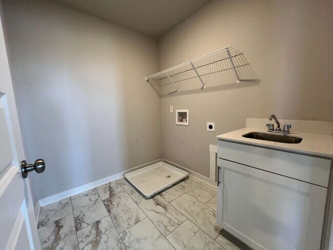 Building Photo - Luxury Living for Lease in Hendersonville!