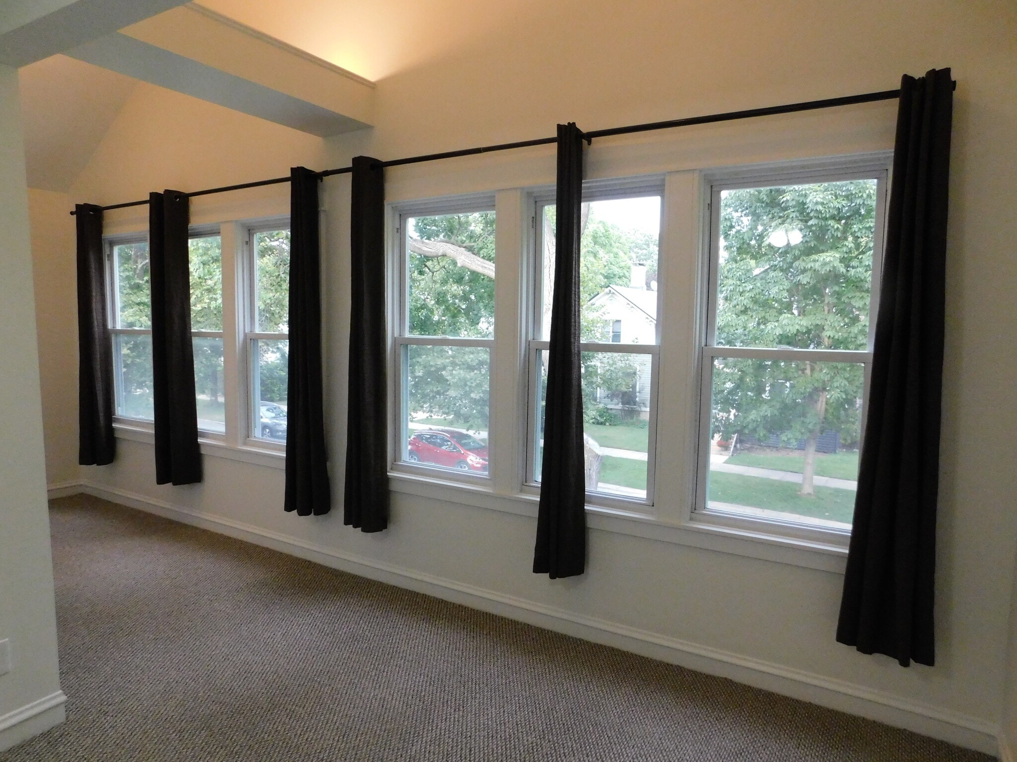 Bright main bedroom with high ceilings. - 1566 Dewey Ave