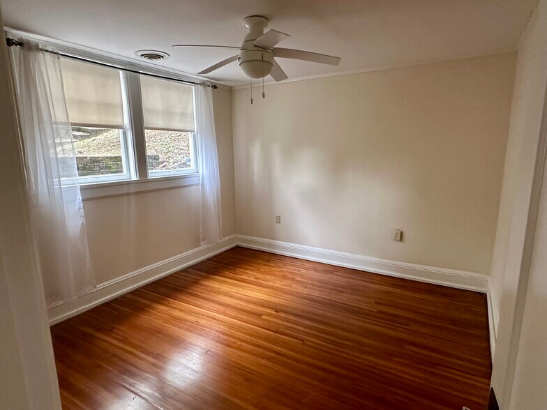 2nd view of bedroom - 20 S Crest Rd