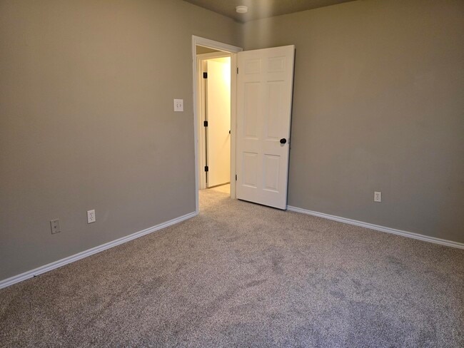 Building Photo - 813 Ute Ave