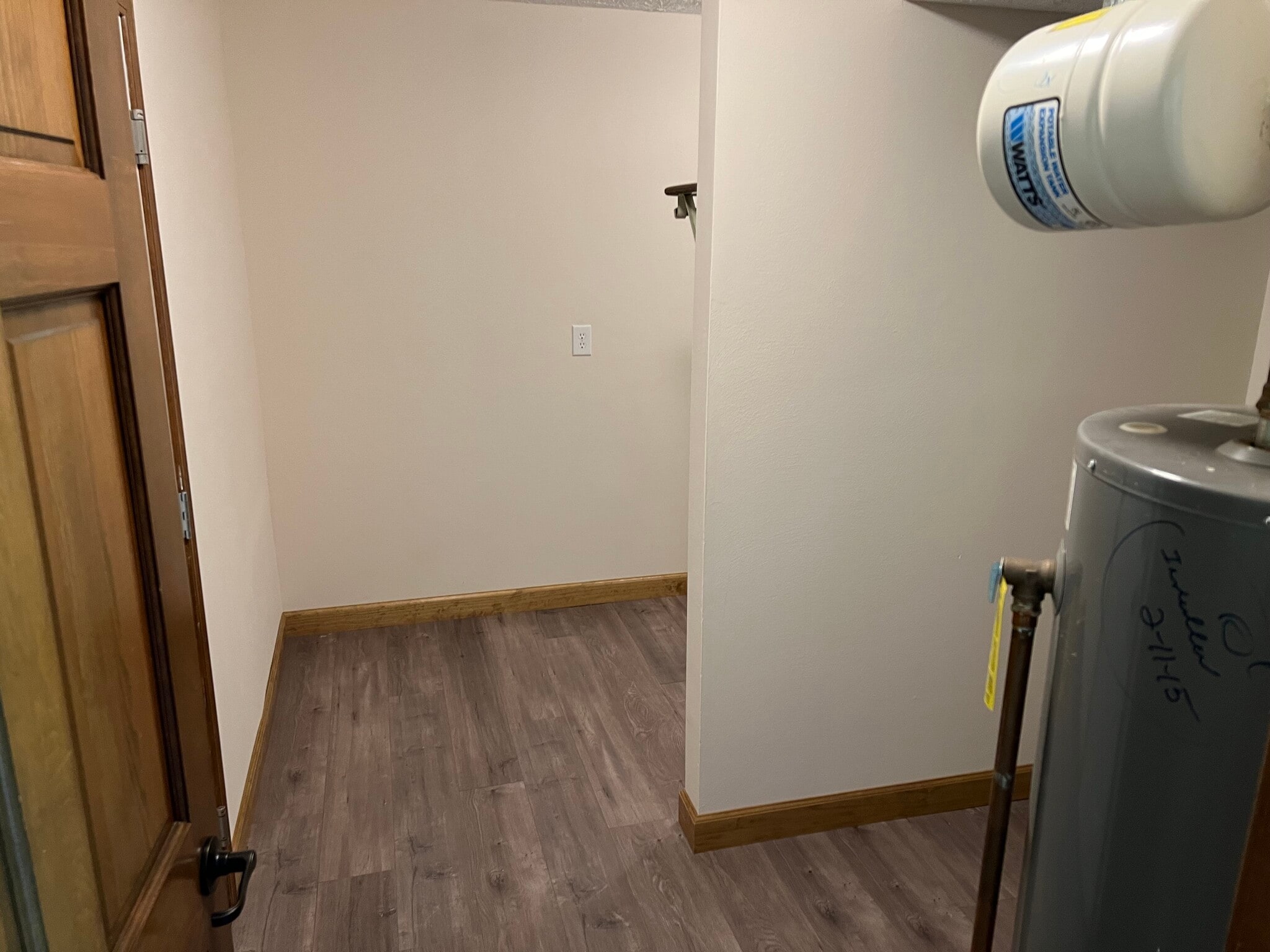 Building Photo - 709 Oak Trl