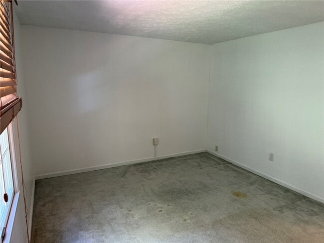Building Photo - 116 Jordache Ln