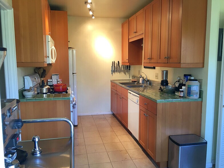 Kitchen 1 - 2426 Tesla Ter